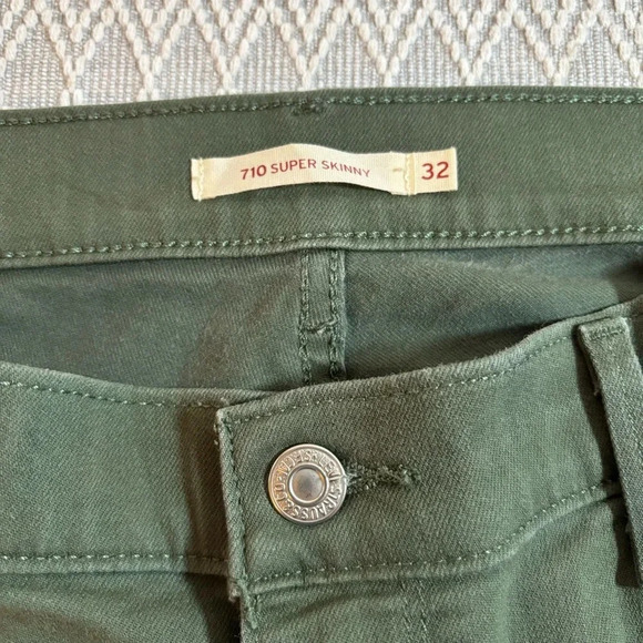Levi’s 710 Super Skinny Misses Size 32W/30L. Olive,Army Green. Like new. - Picture 4 of 6